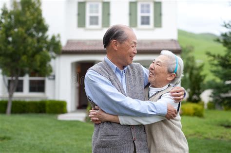 Is an FHA Reverse Mortgage Better Than A HELOC